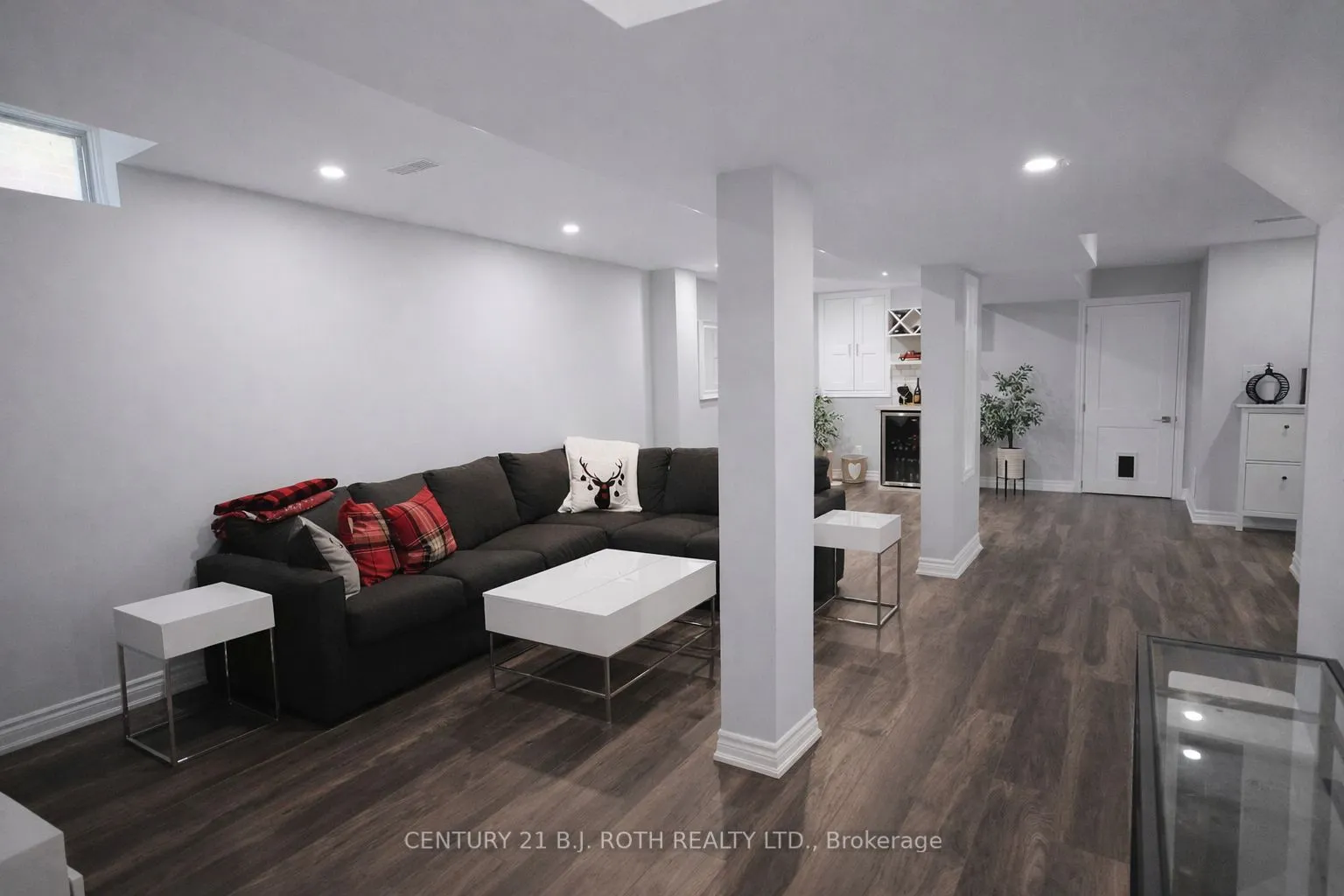 9 Laidlaw Drive N