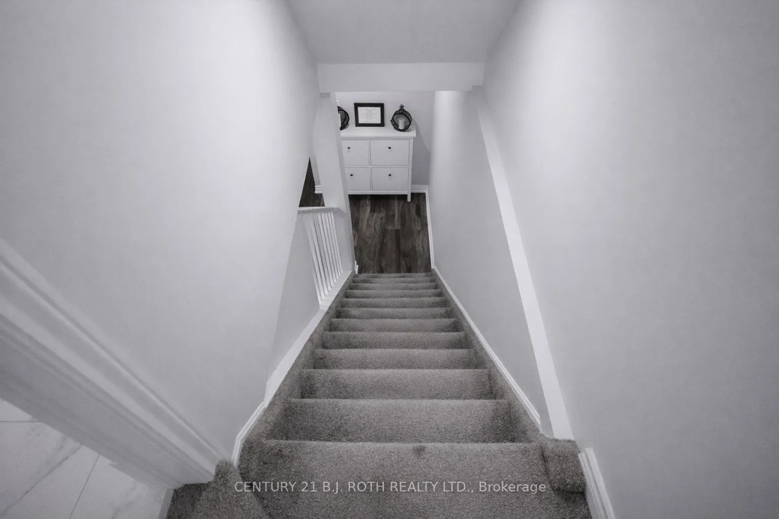 9 Laidlaw Drive N