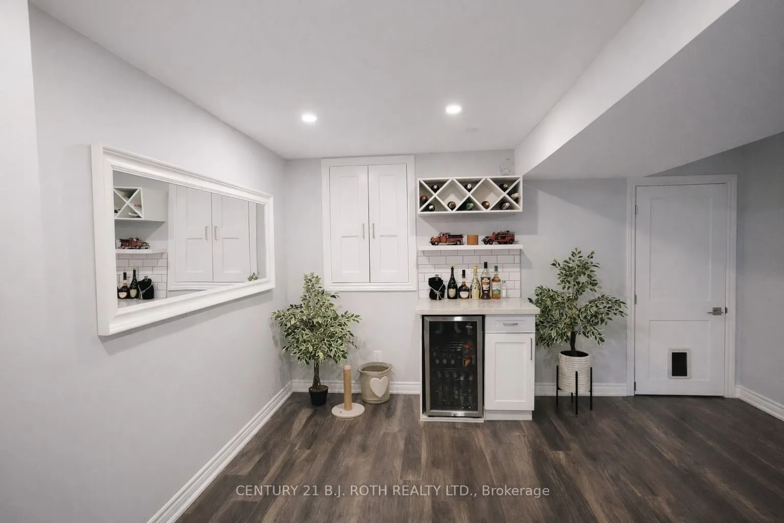 9 Laidlaw Drive N