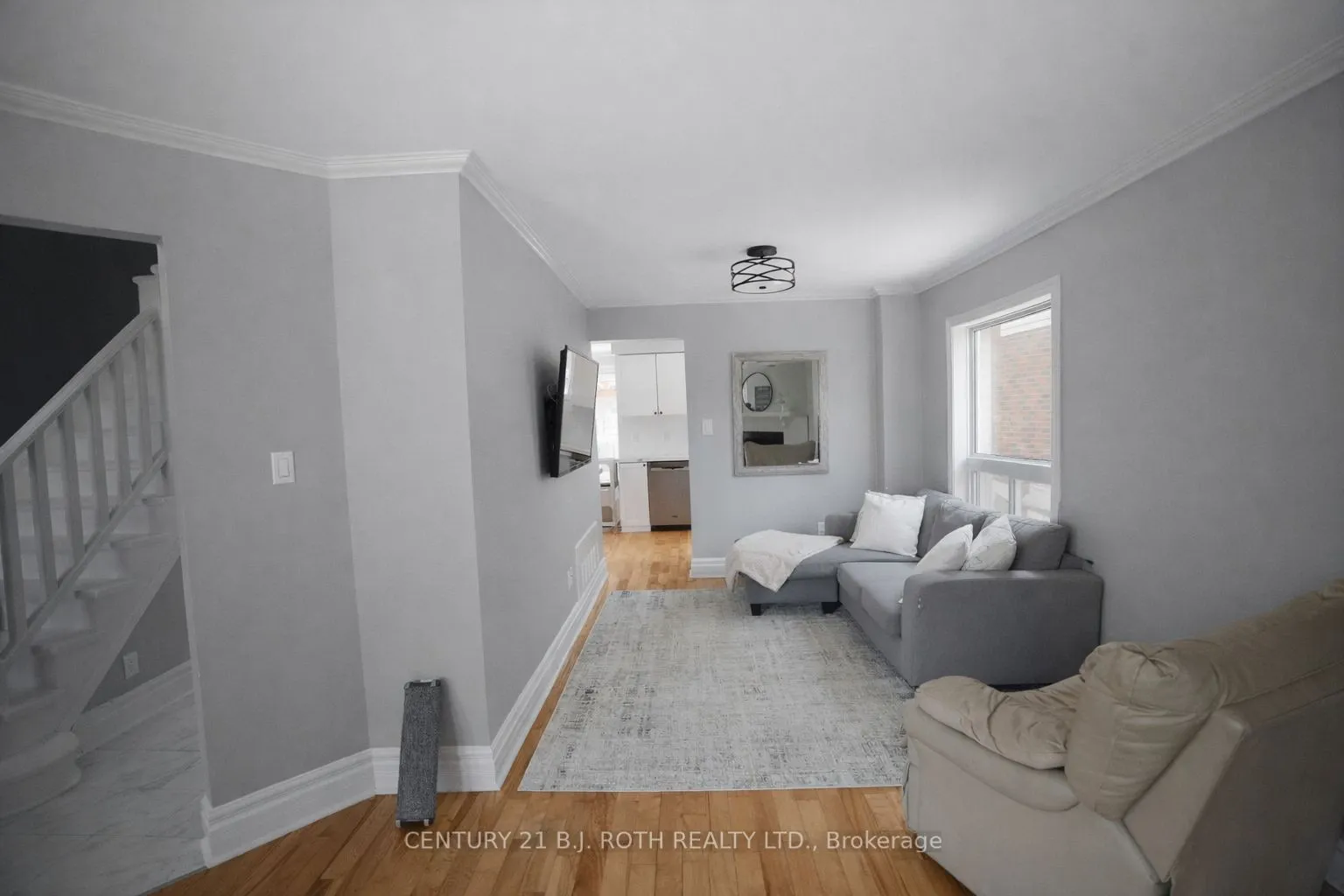 9 Laidlaw Drive N