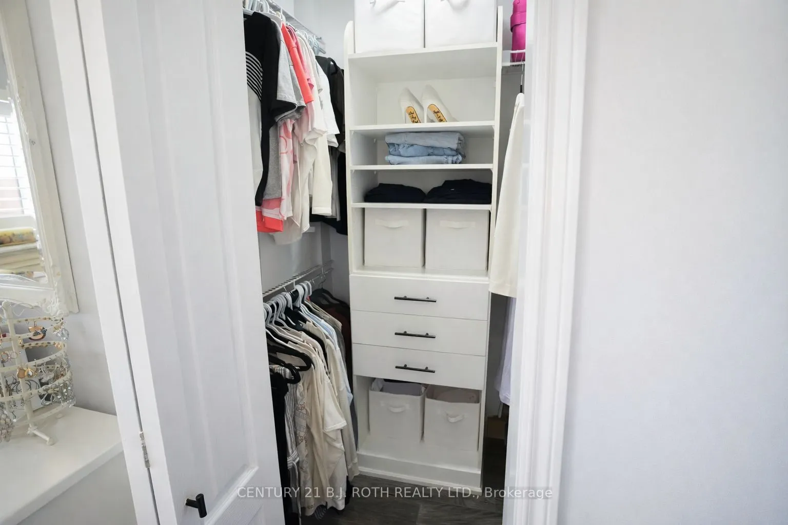 9 Laidlaw Drive N