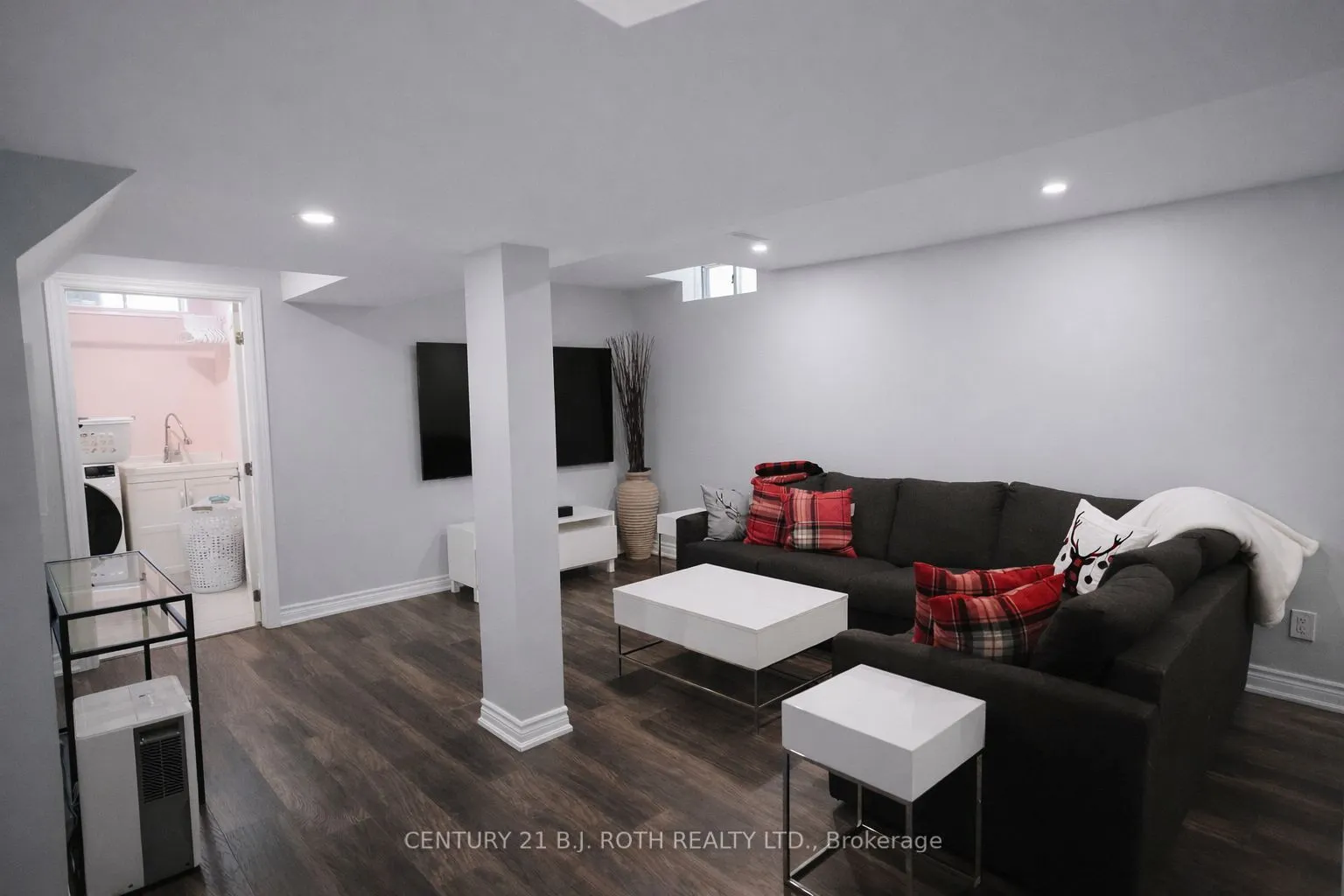 9 Laidlaw Drive N