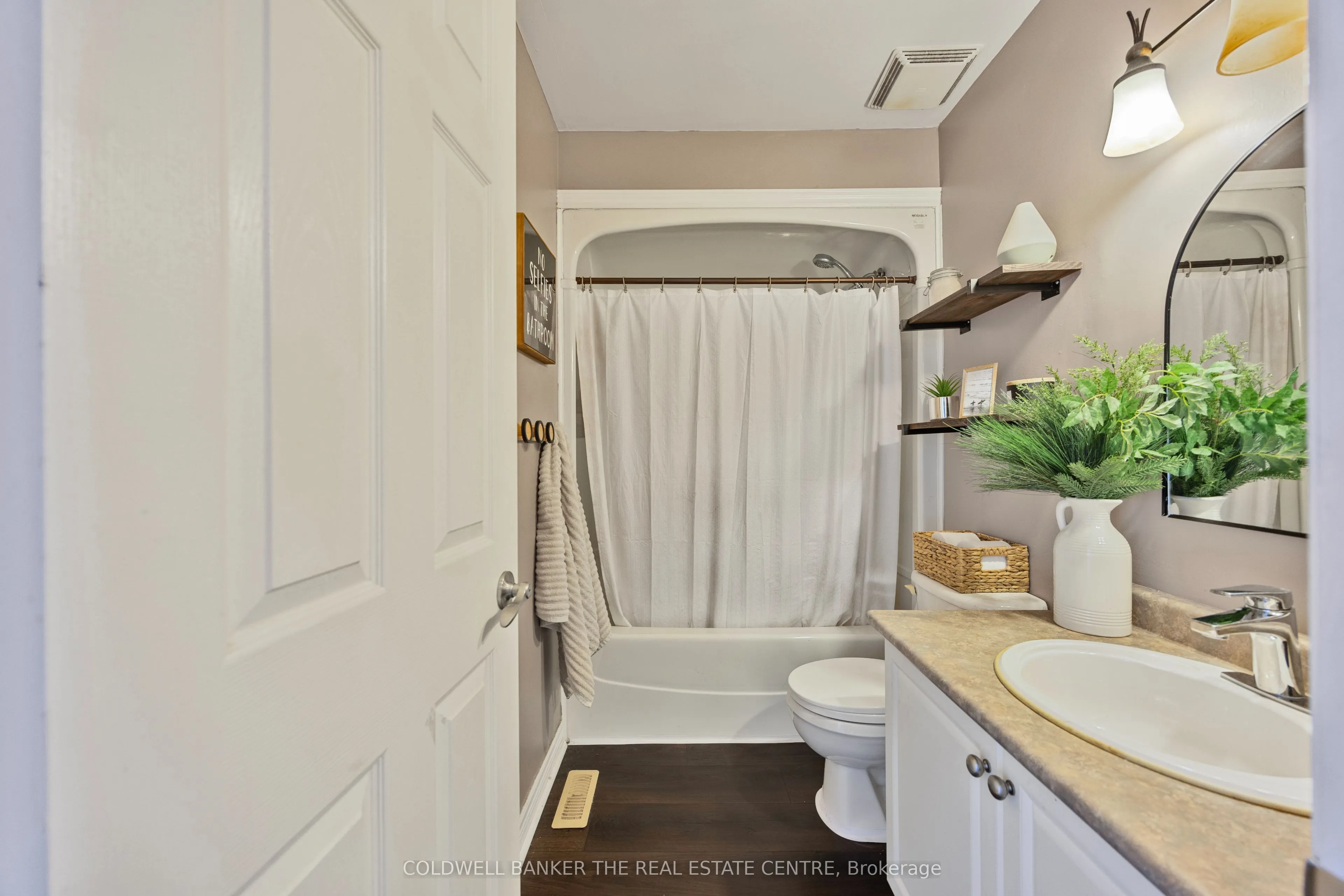 234 Cundles Road E #10