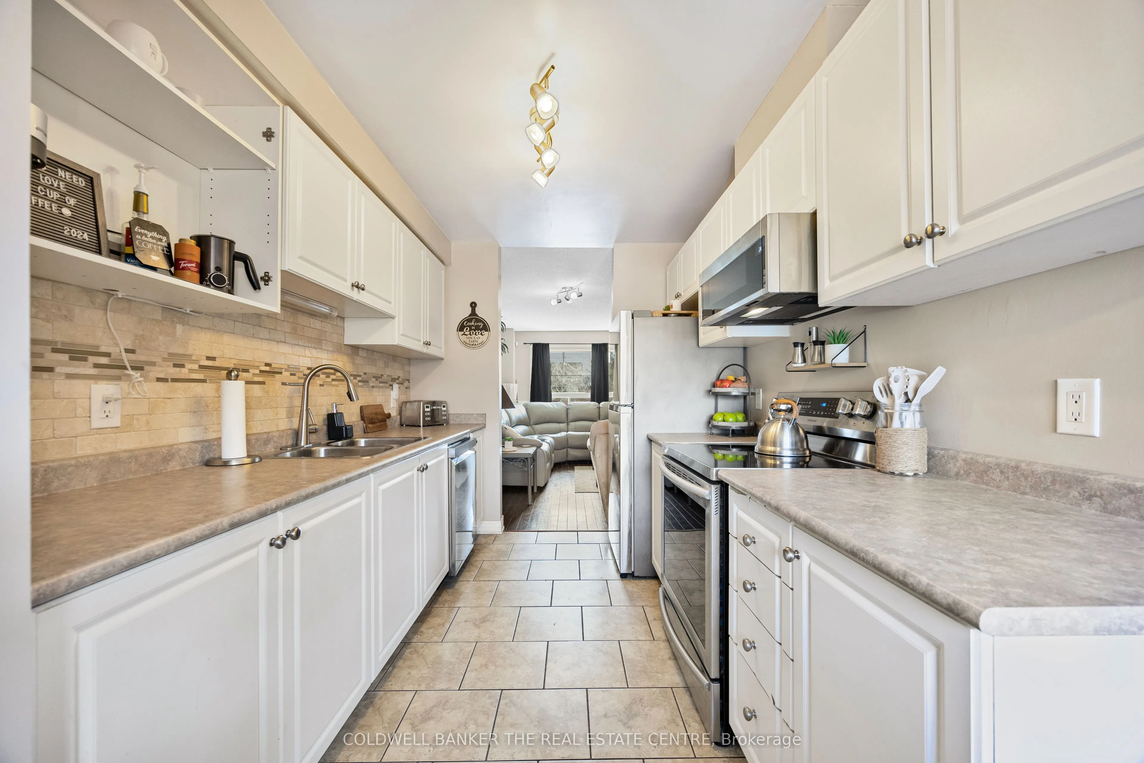 234 Cundles Road E #10