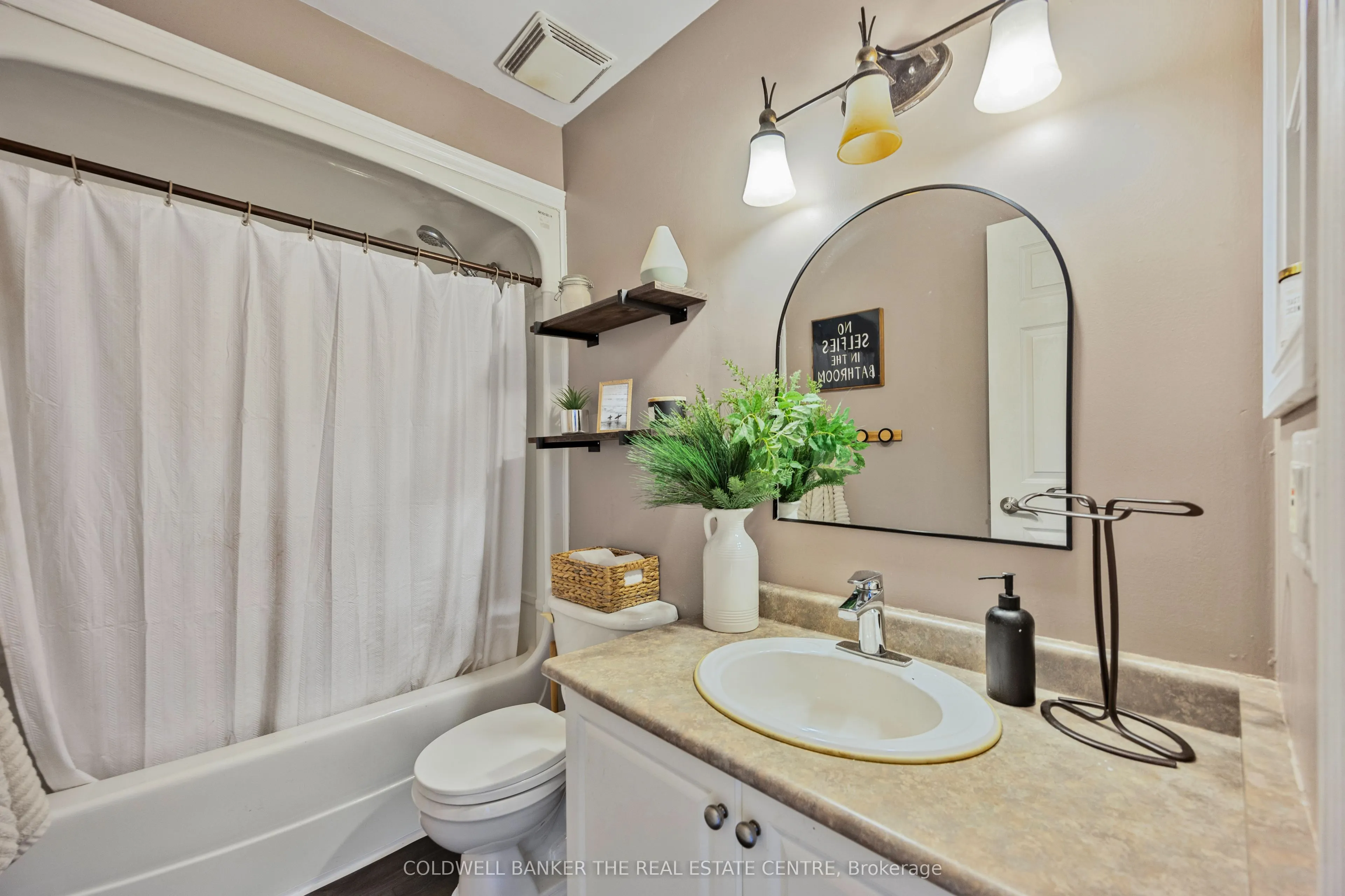 234 Cundles Road E #10