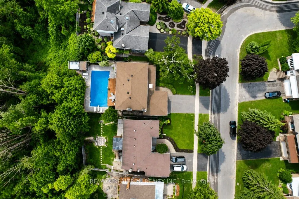 18 Debra Crescent