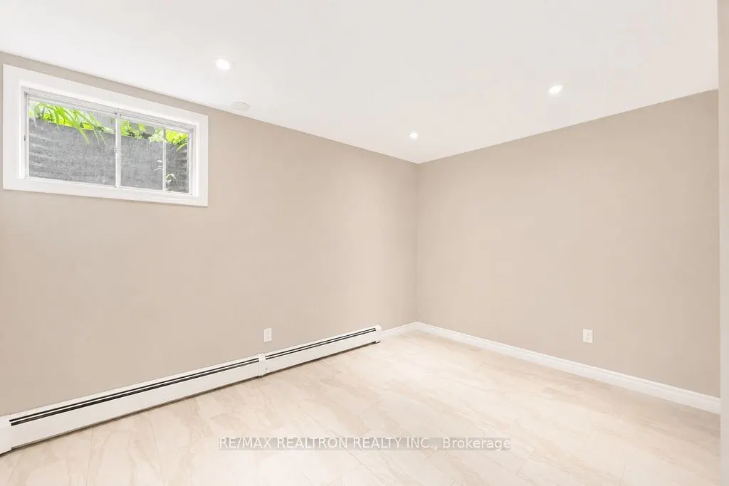 18 Debra Crescent