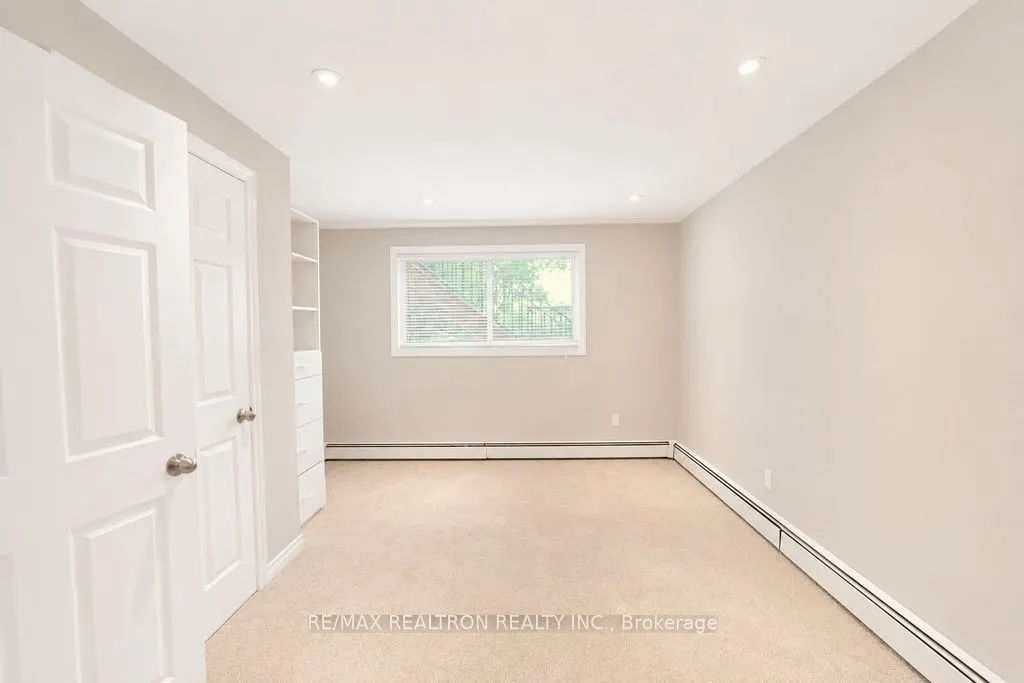 18 Debra Crescent