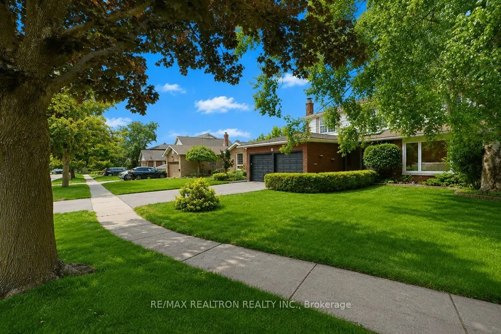 18 Debra Crescent