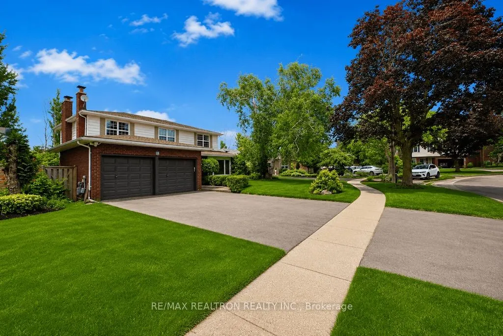18 Debra Crescent
