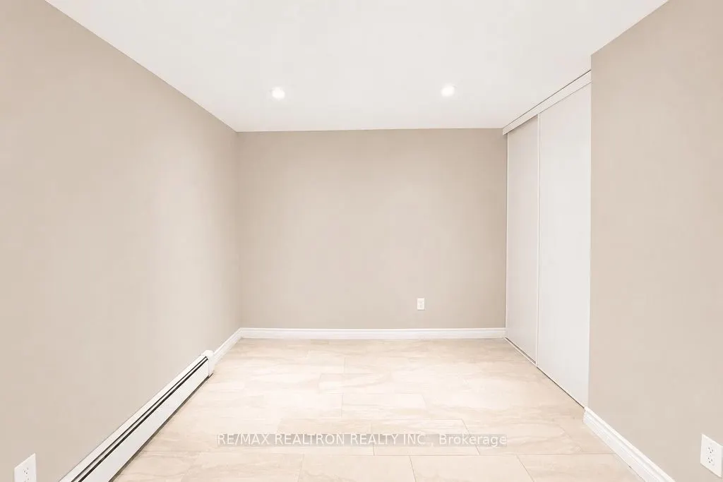 18 Debra Crescent