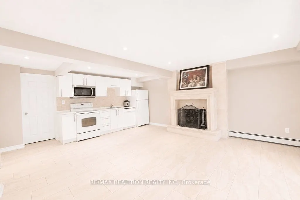 18 Debra Crescent