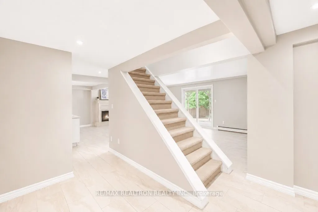 18 Debra Crescent