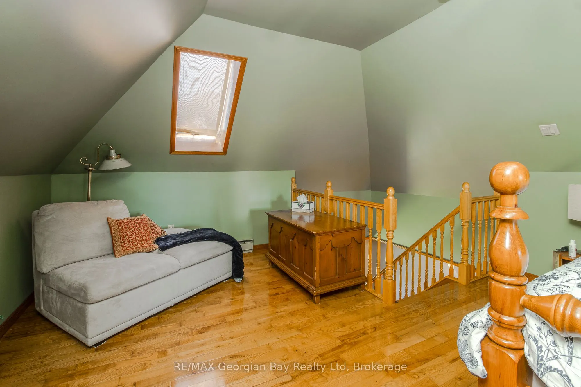 305 Lindsay Street E