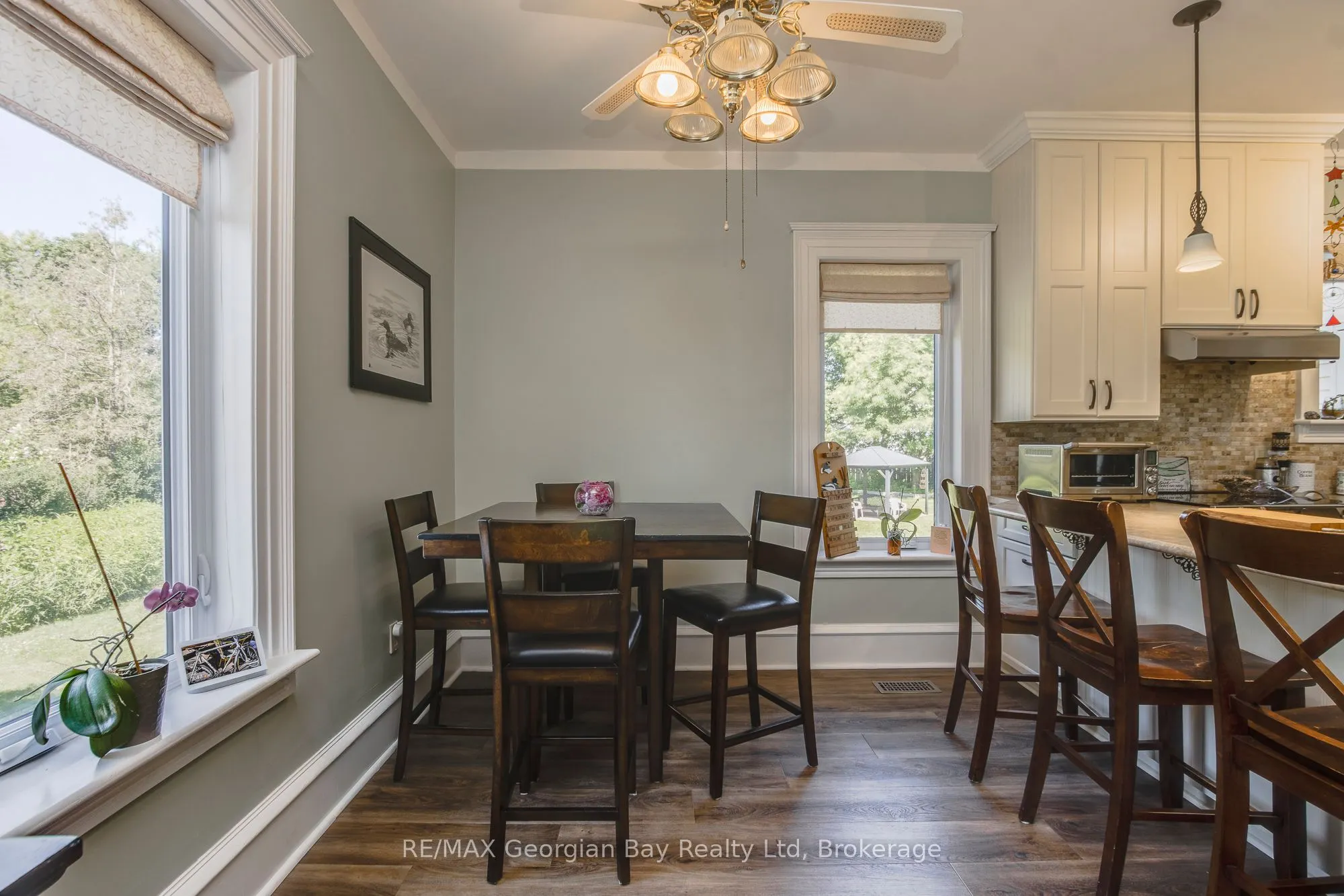 305 Lindsay Street E
