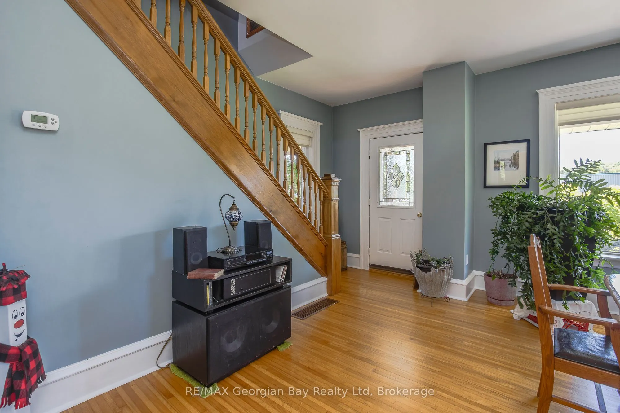 305 Lindsay Street E