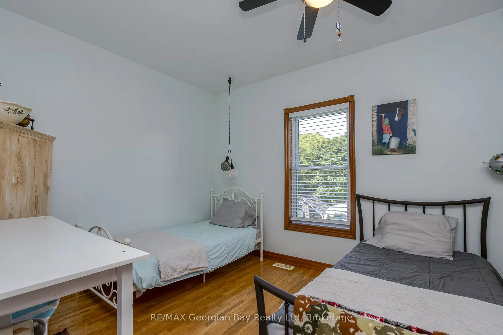 305 Lindsay Street E