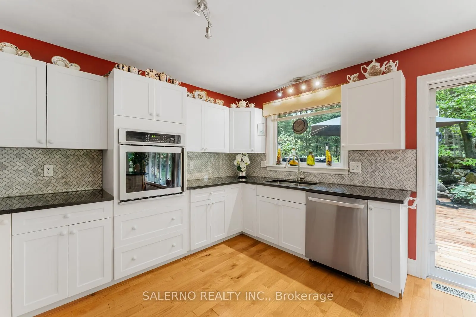 3992 Penetanguishene Road