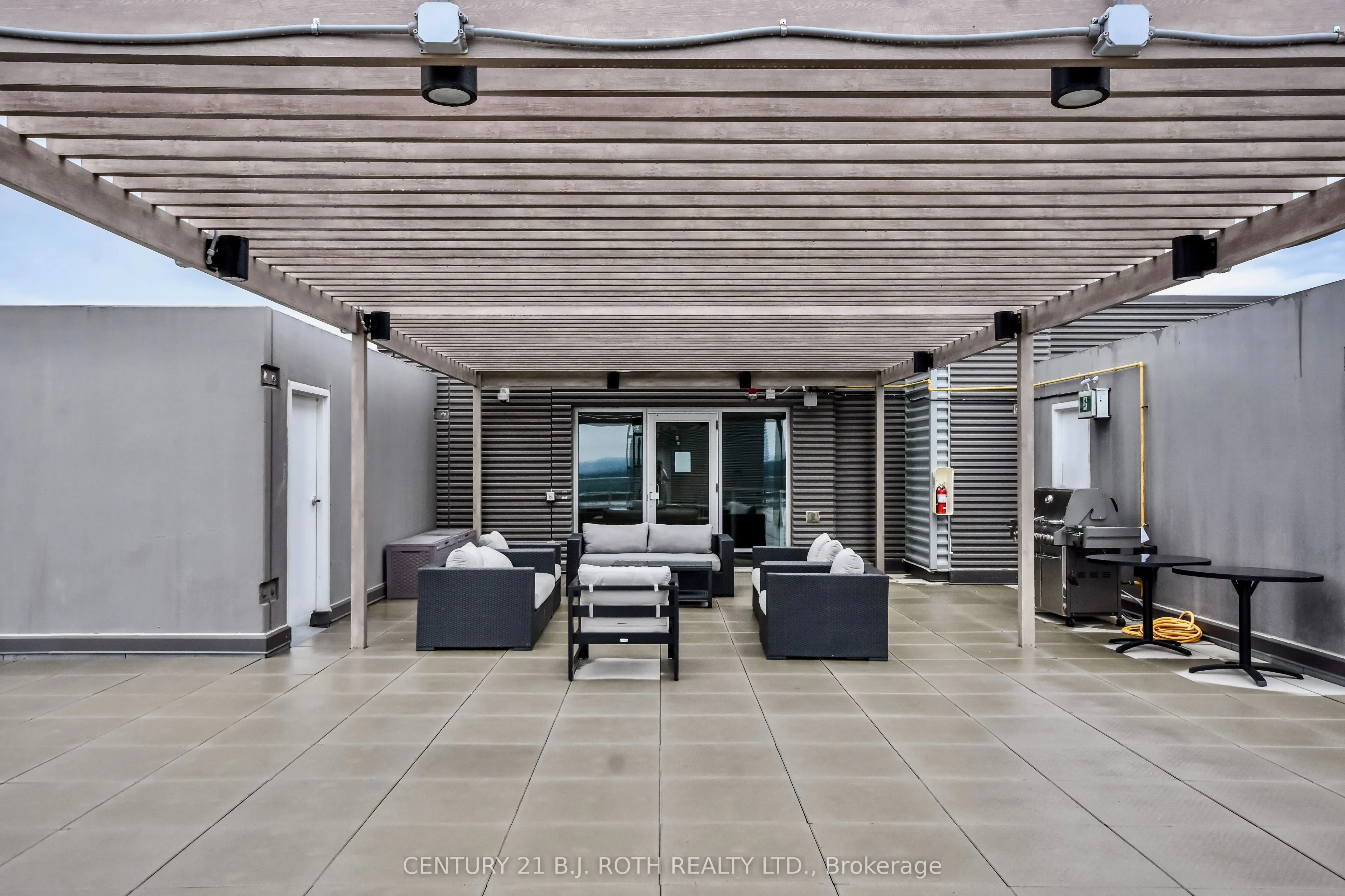 58 Lakeside Terrace #112