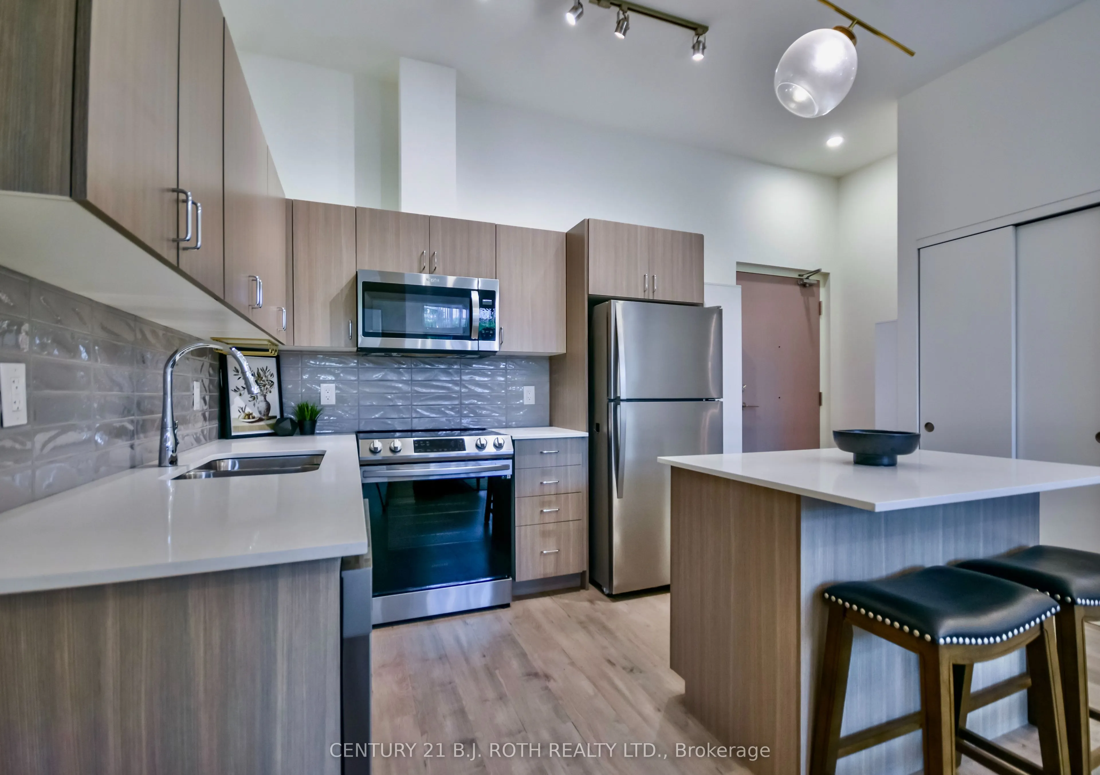 58 Lakeside Terrace #112