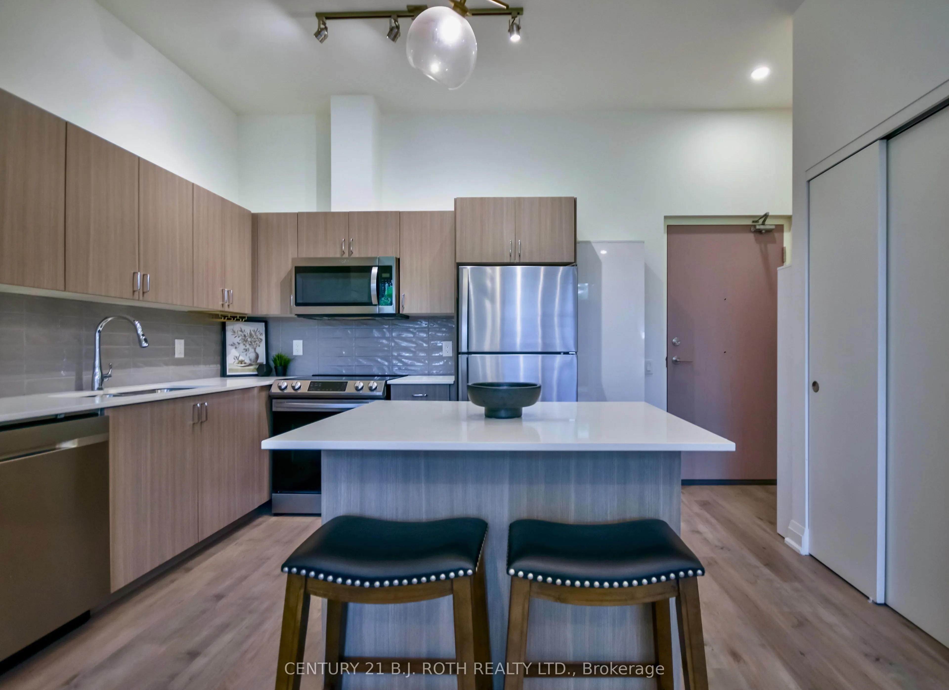 58 Lakeside Terrace #112