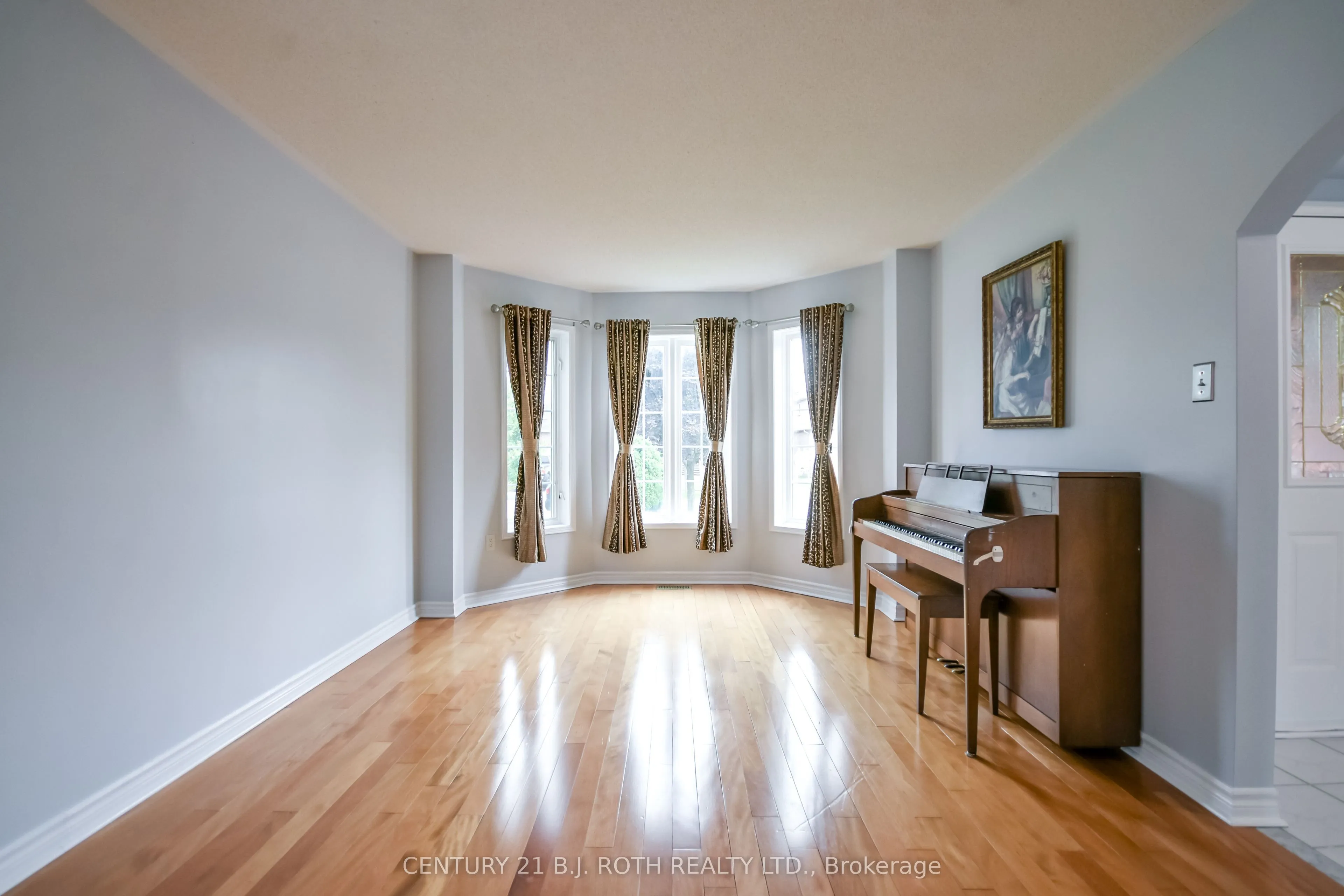 17 CROMPTON Drive