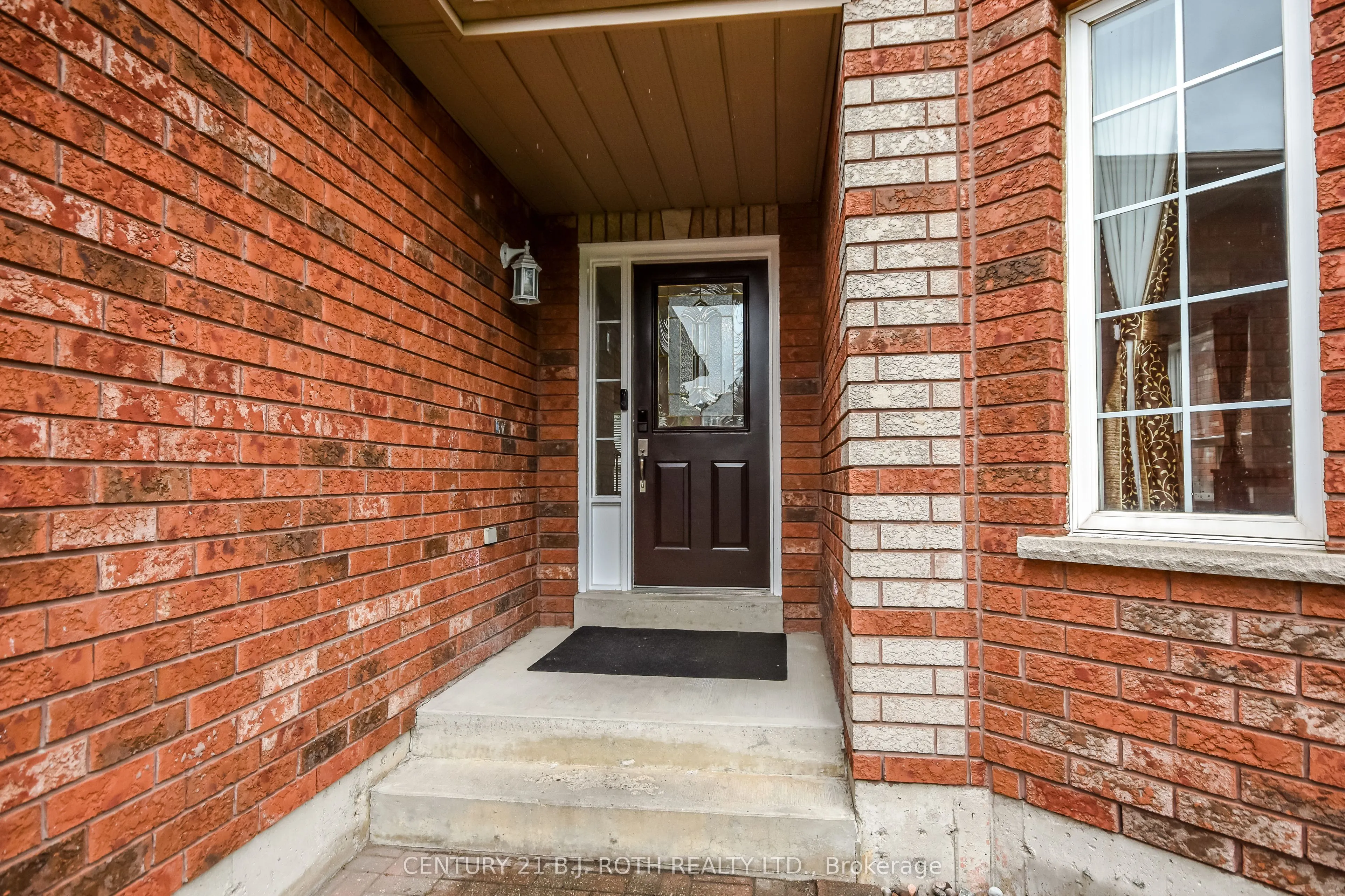 17 CROMPTON Drive