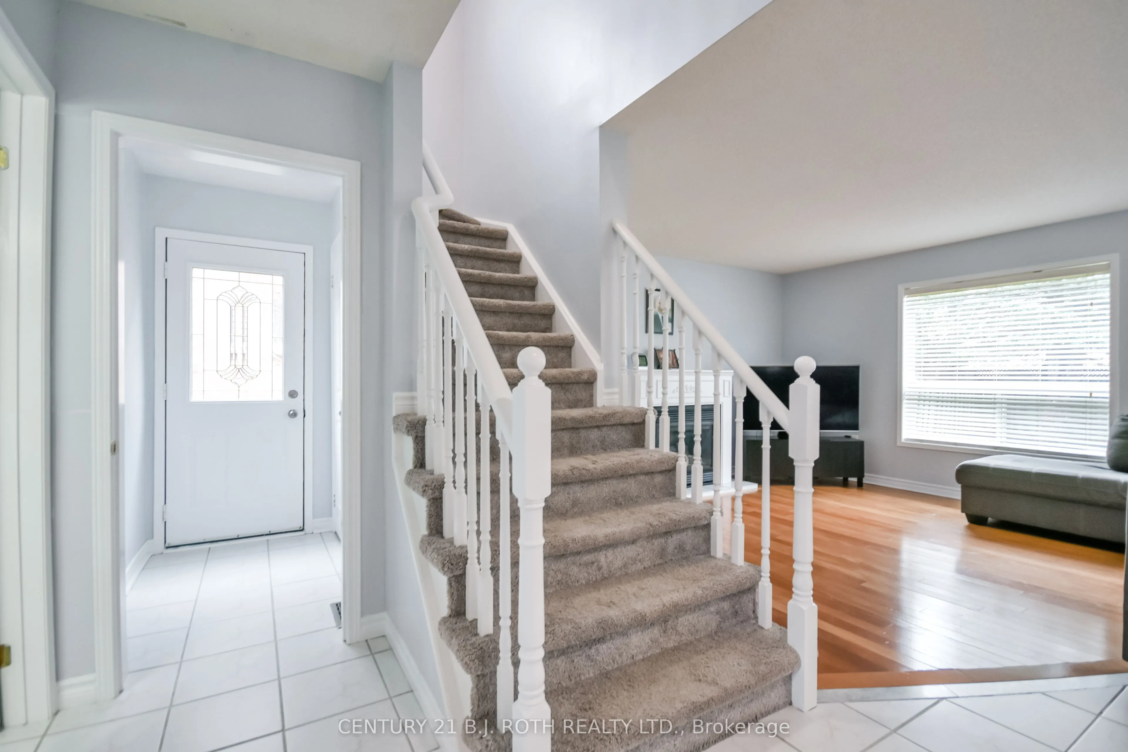 17 CROMPTON Drive