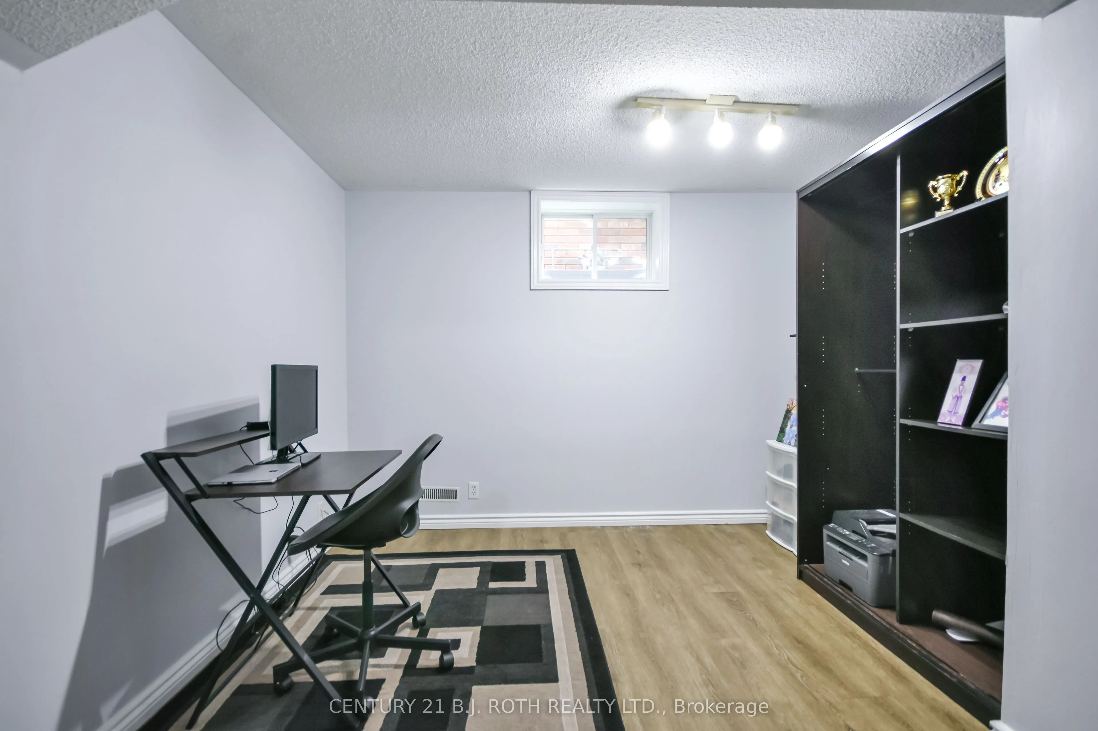 17 CROMPTON Drive