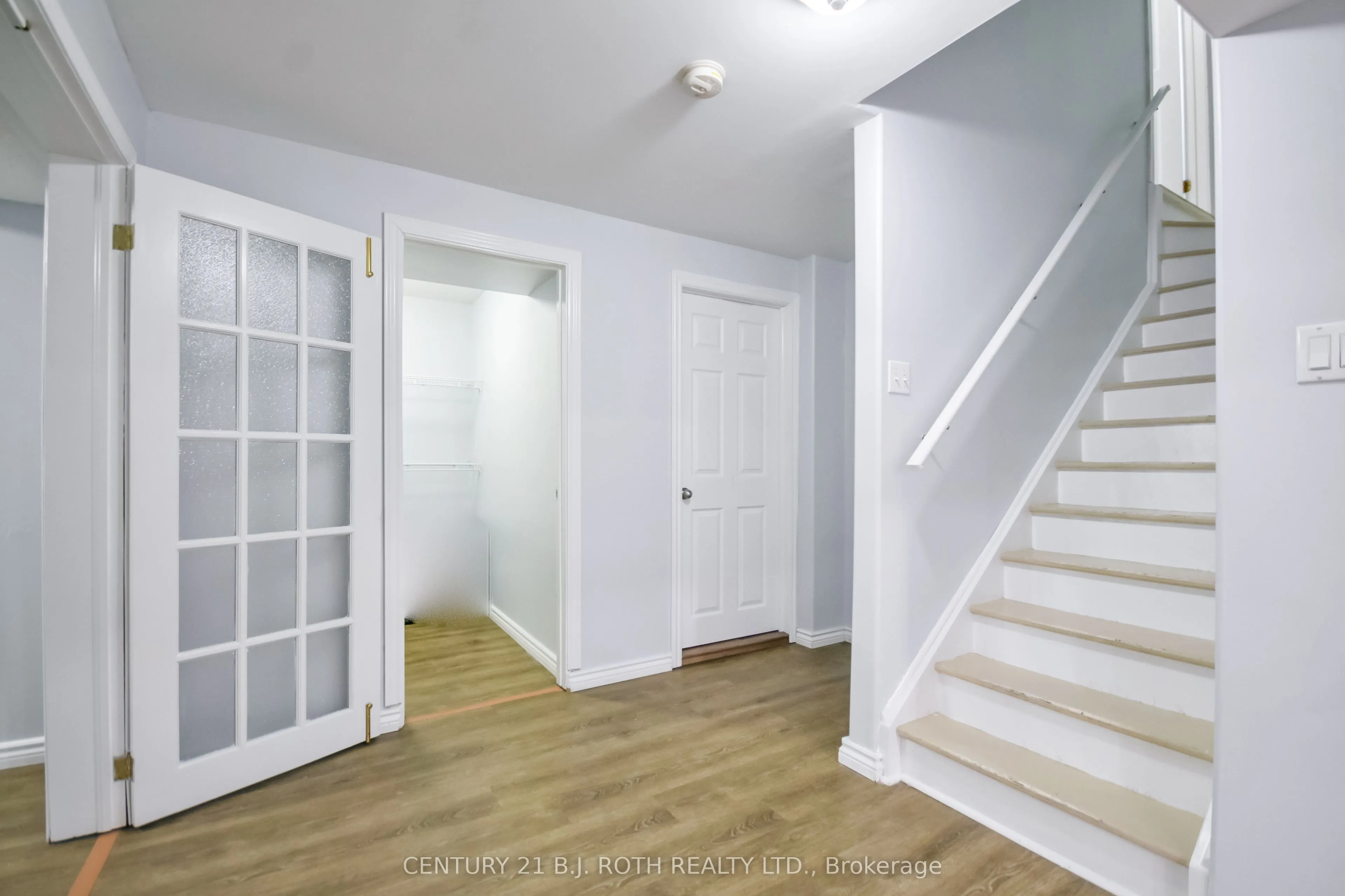 17 CROMPTON Drive