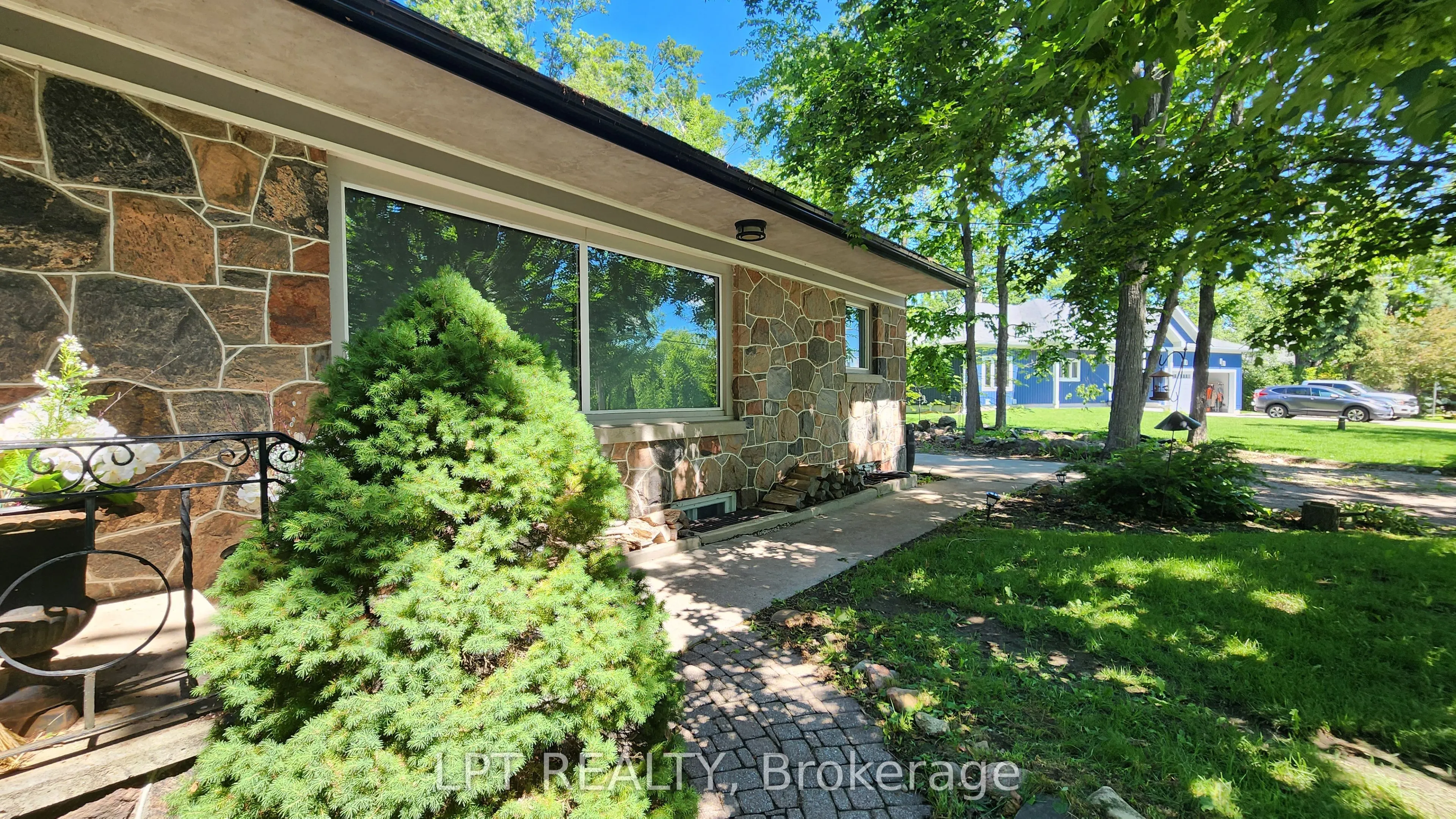 1644 Ridge Road E