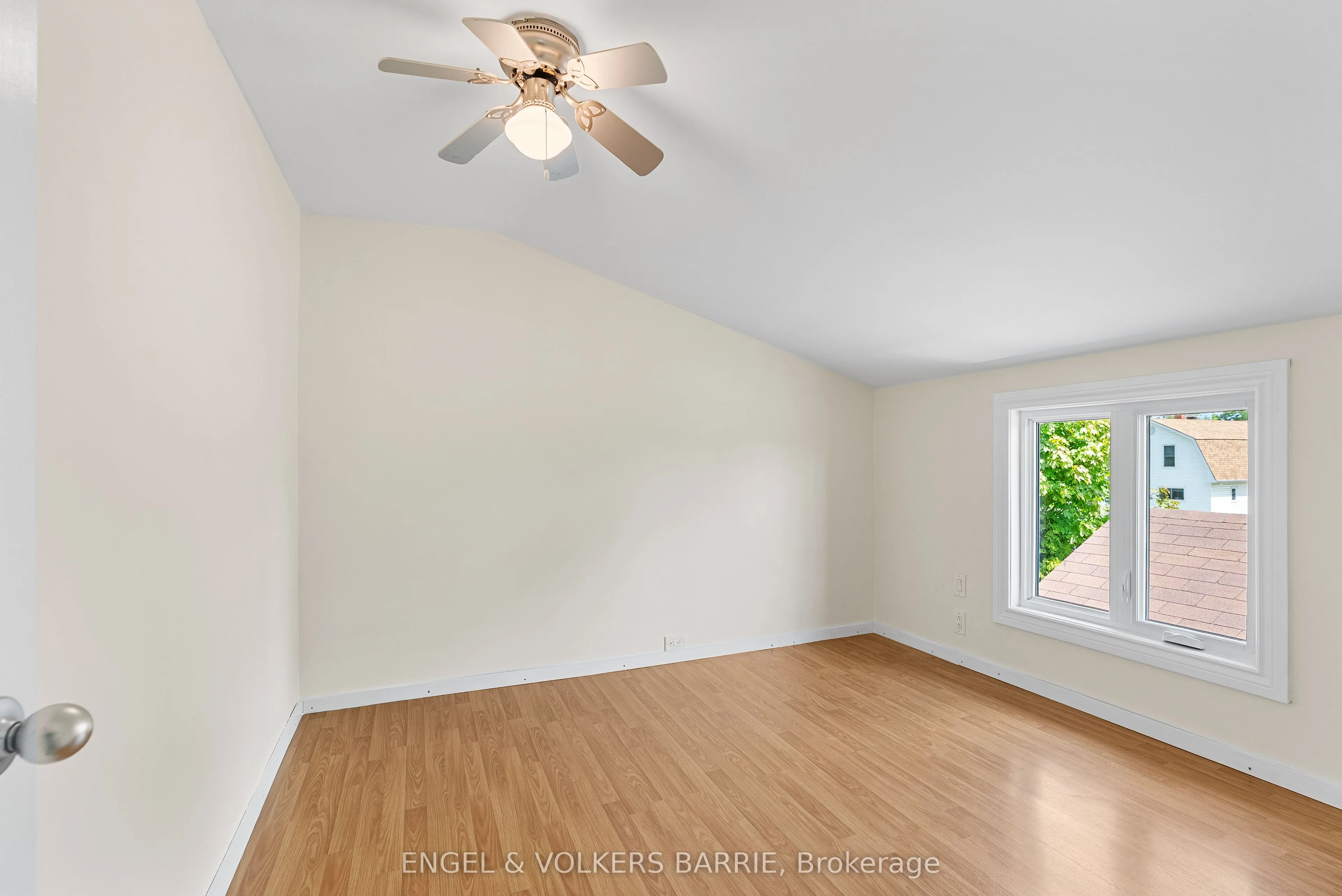 8 GEORGE Street N