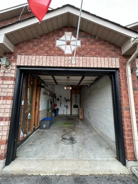 22 Lion's Gate Boulevard