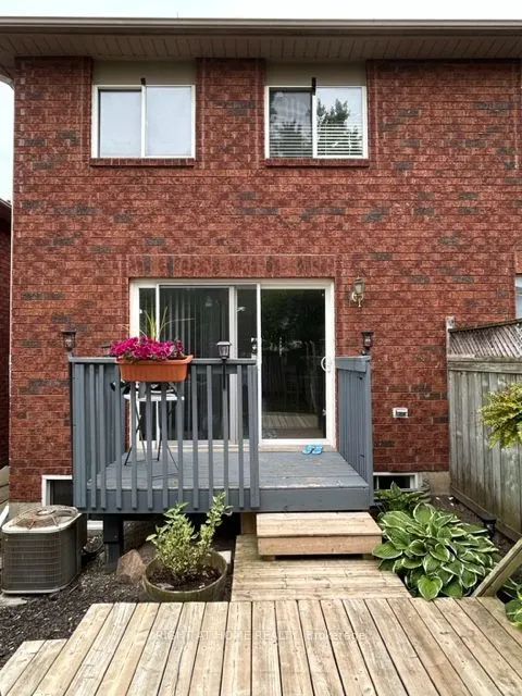 22 Lion's Gate Boulevard