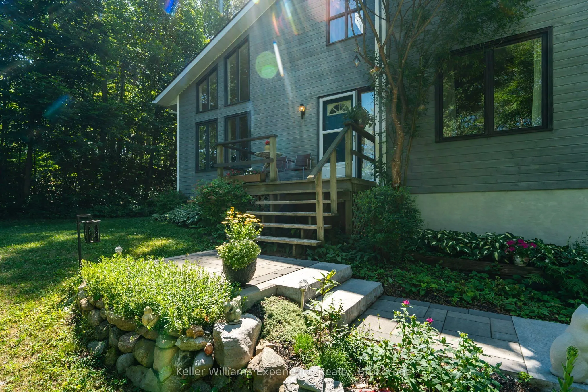 122 Poyntz Street