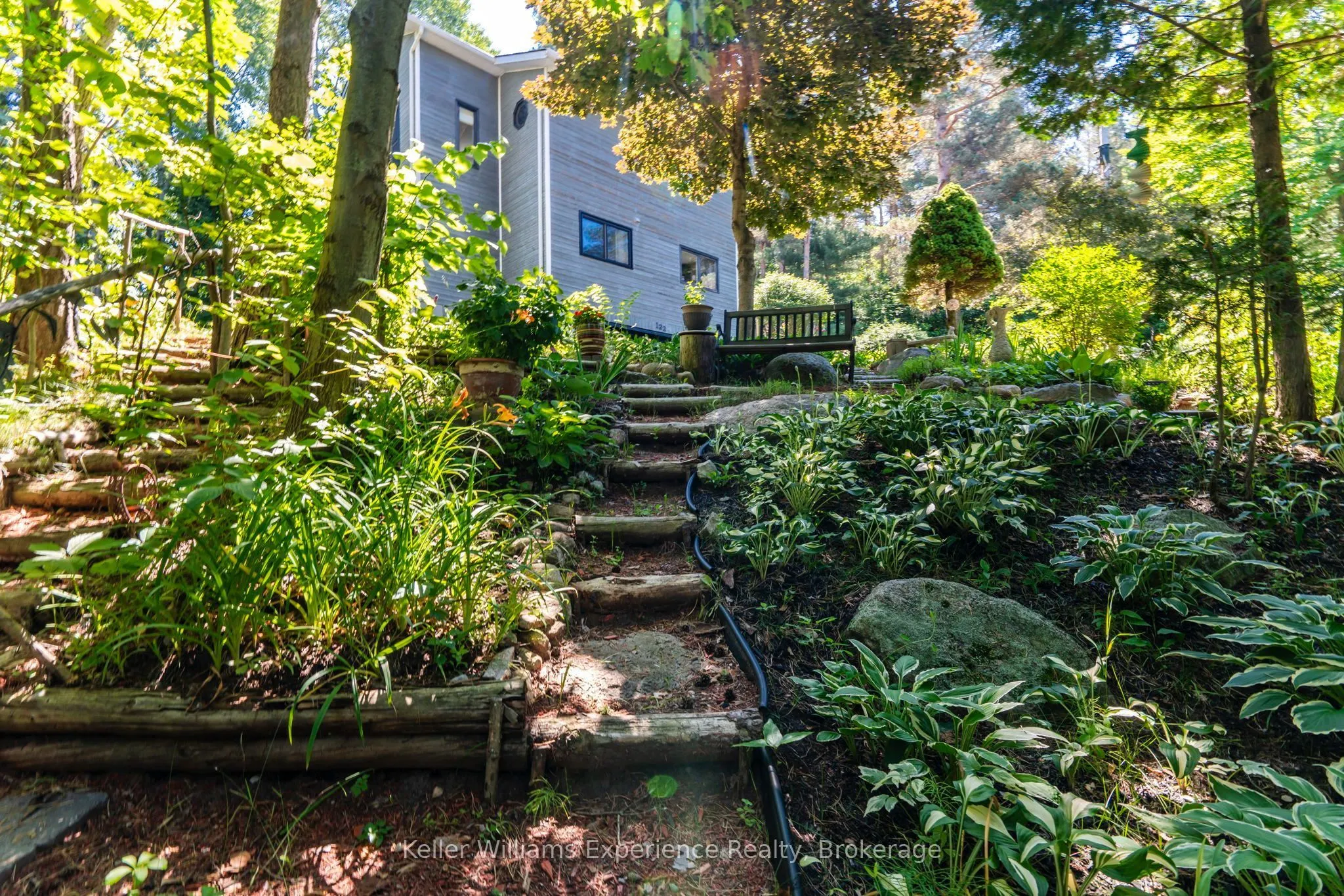 122 Poyntz Street
