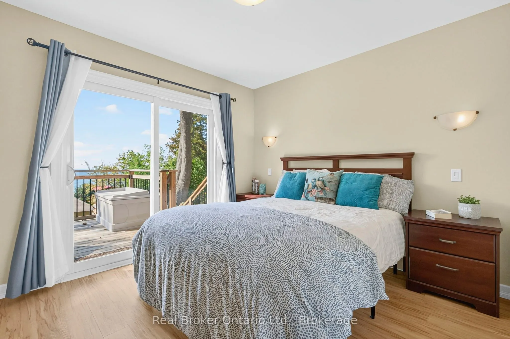 1948 Tiny Beaches Road S