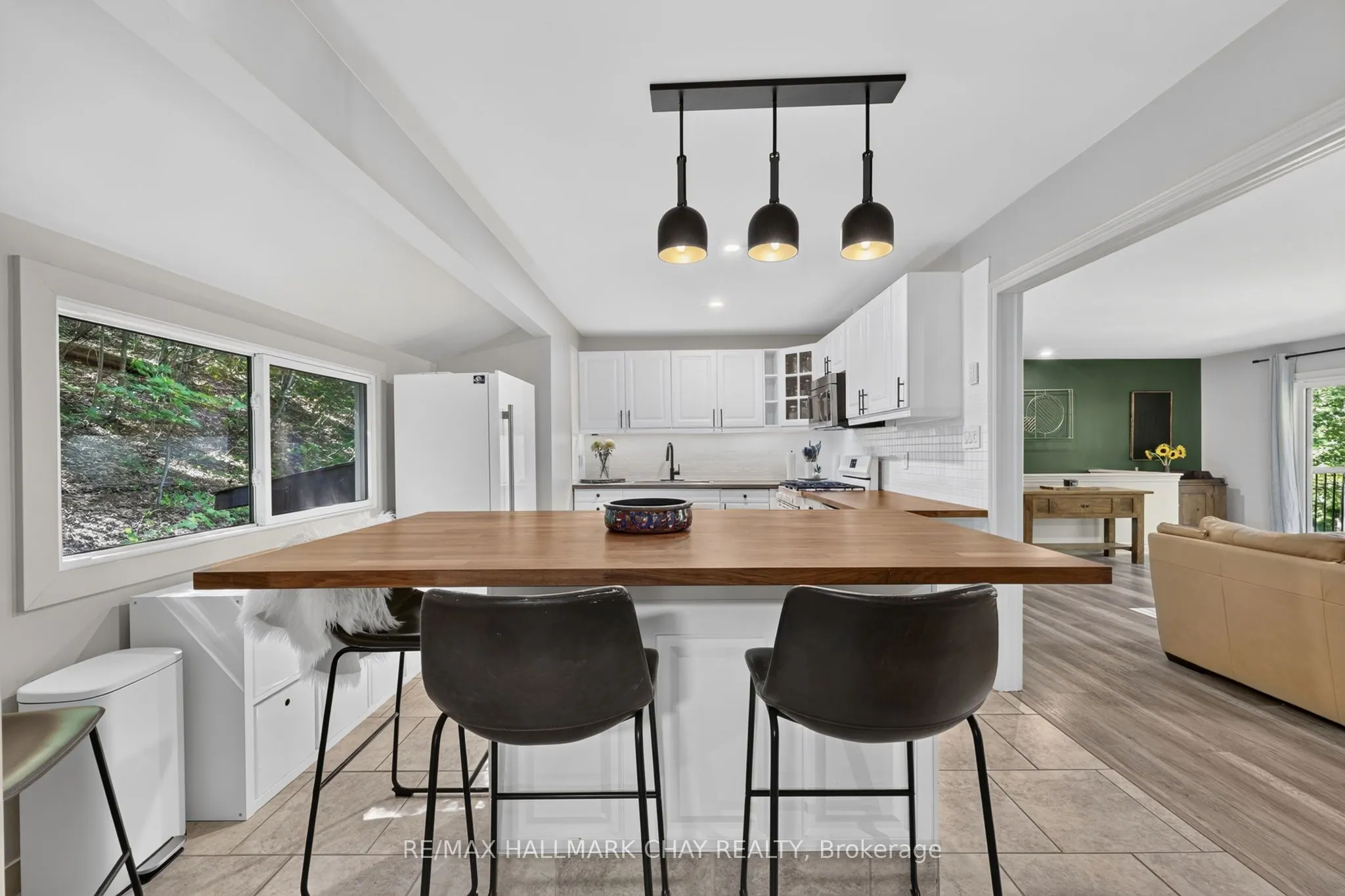 23 ALGONQUIN Trail