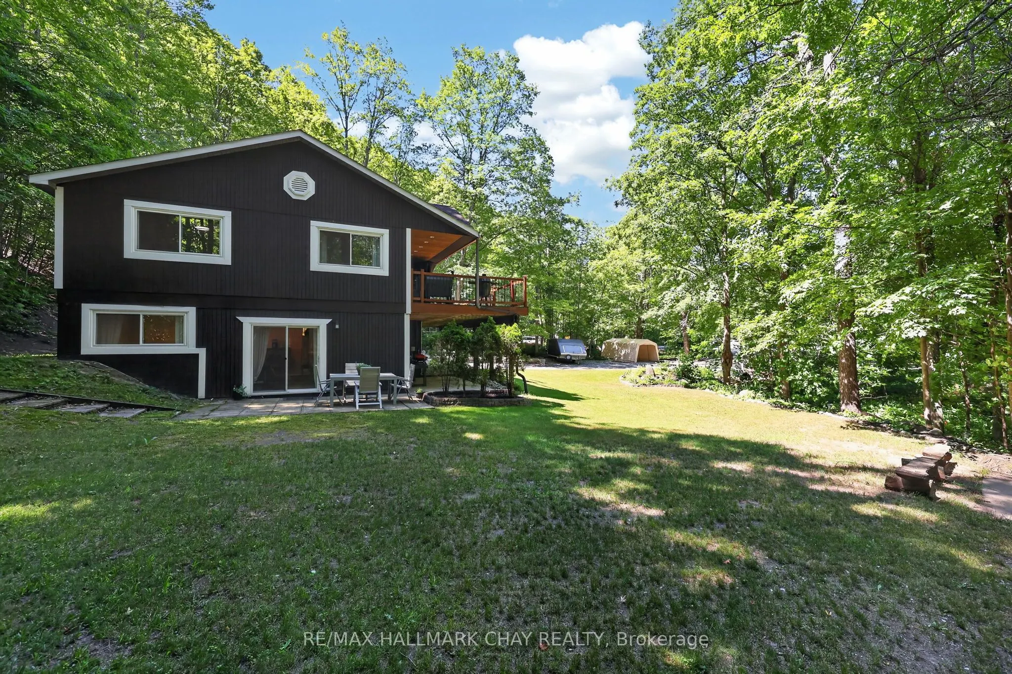 23 ALGONQUIN Trail