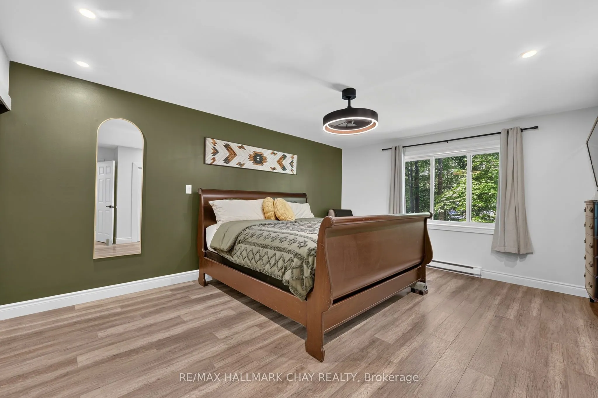 23 ALGONQUIN Trail