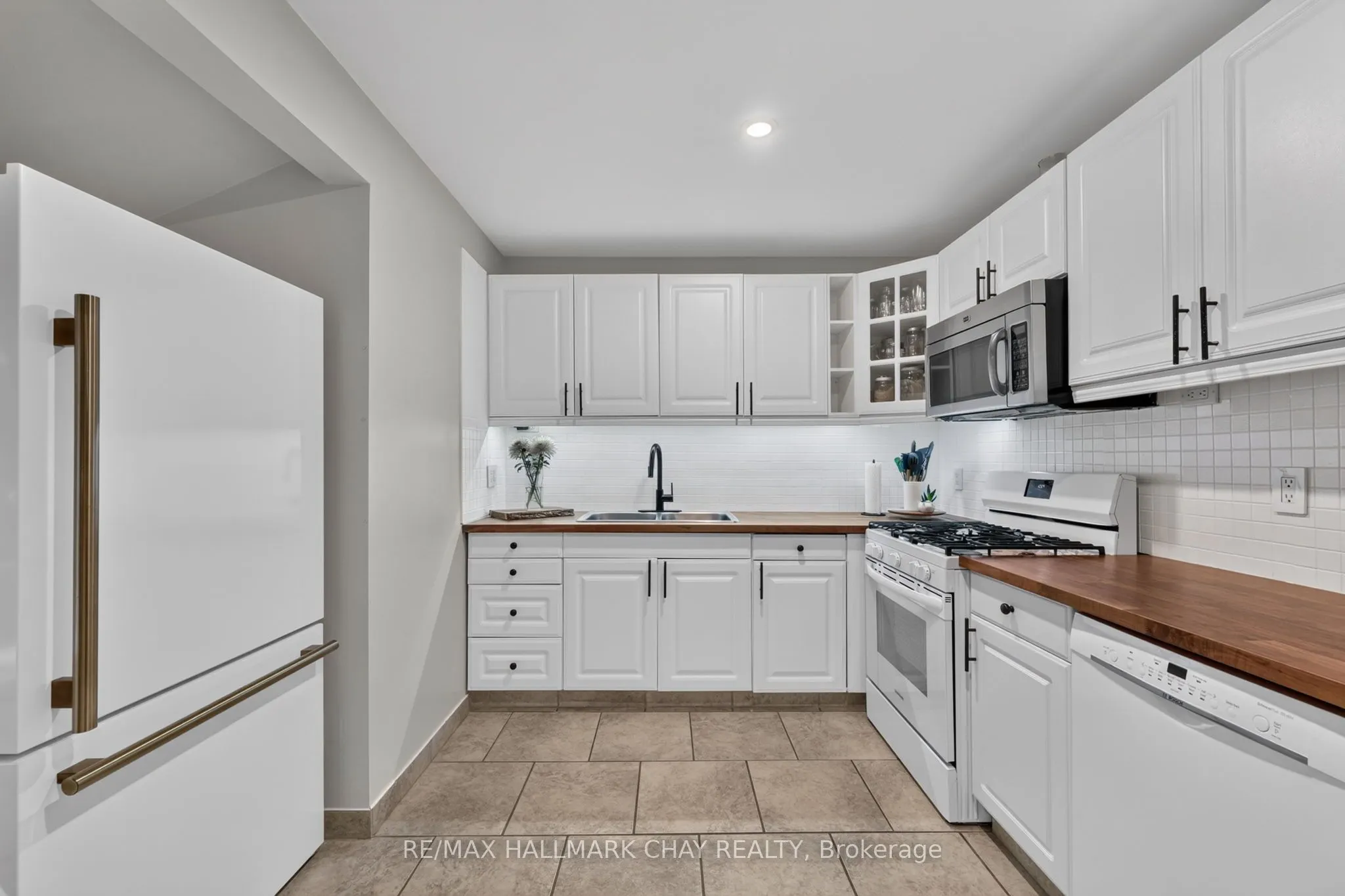 23 ALGONQUIN Trail