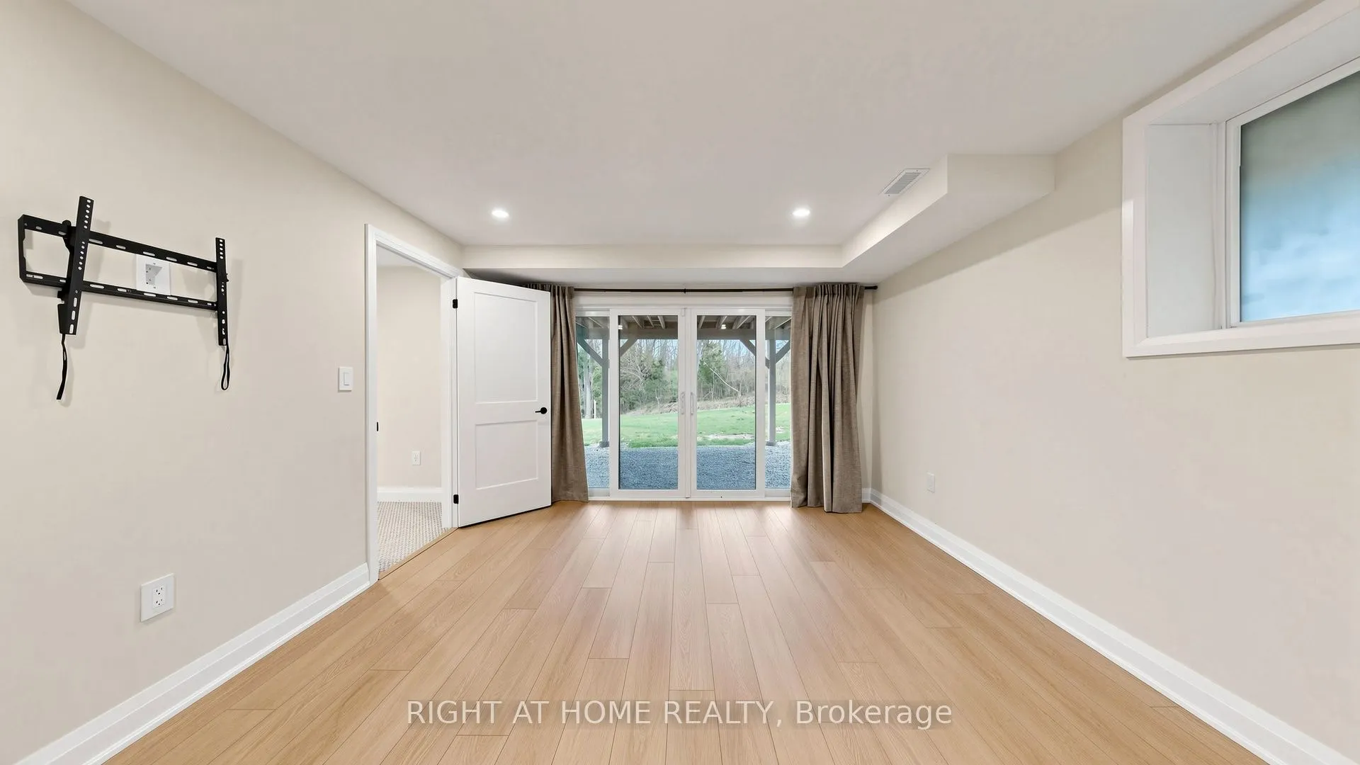 14 Dixon Court