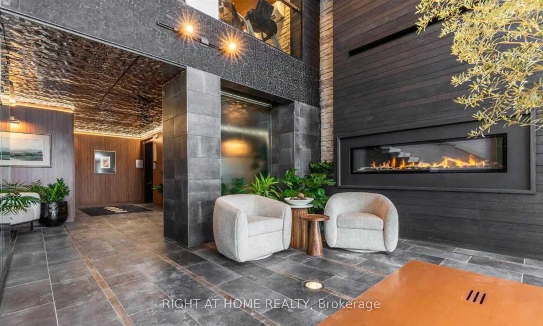 15 Kneeshaw Drive #102