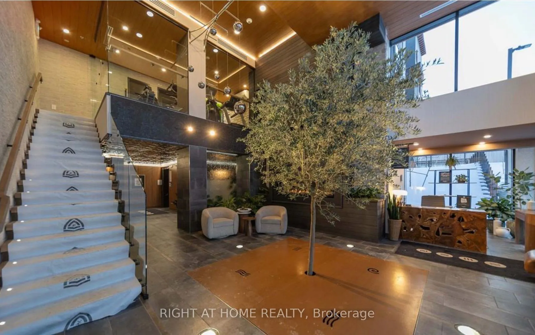 15 Kneeshaw Drive #102