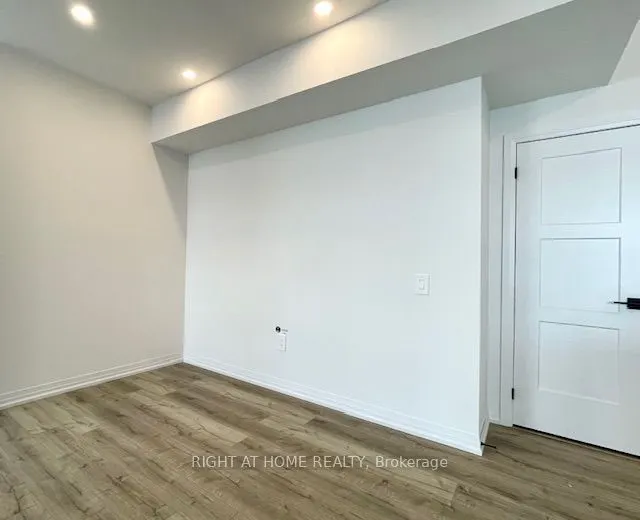 15 Kneeshaw Drive #102