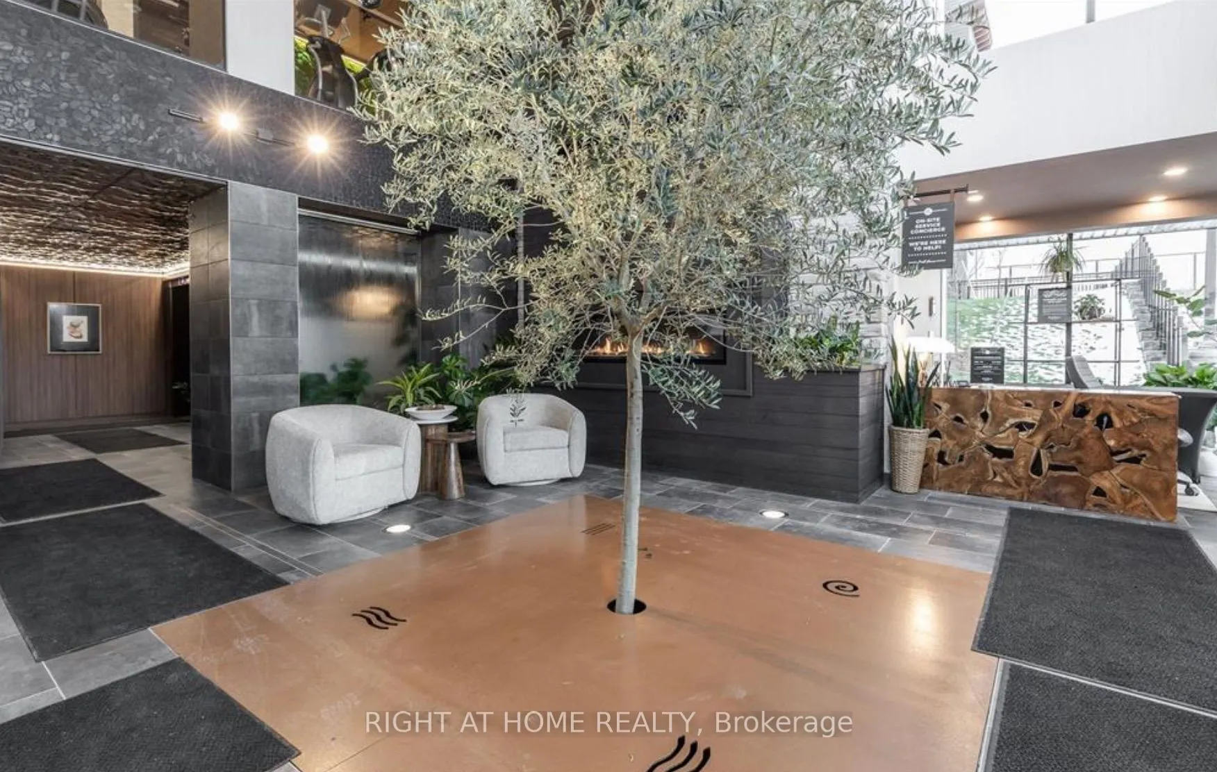 15 Kneeshaw Drive #102