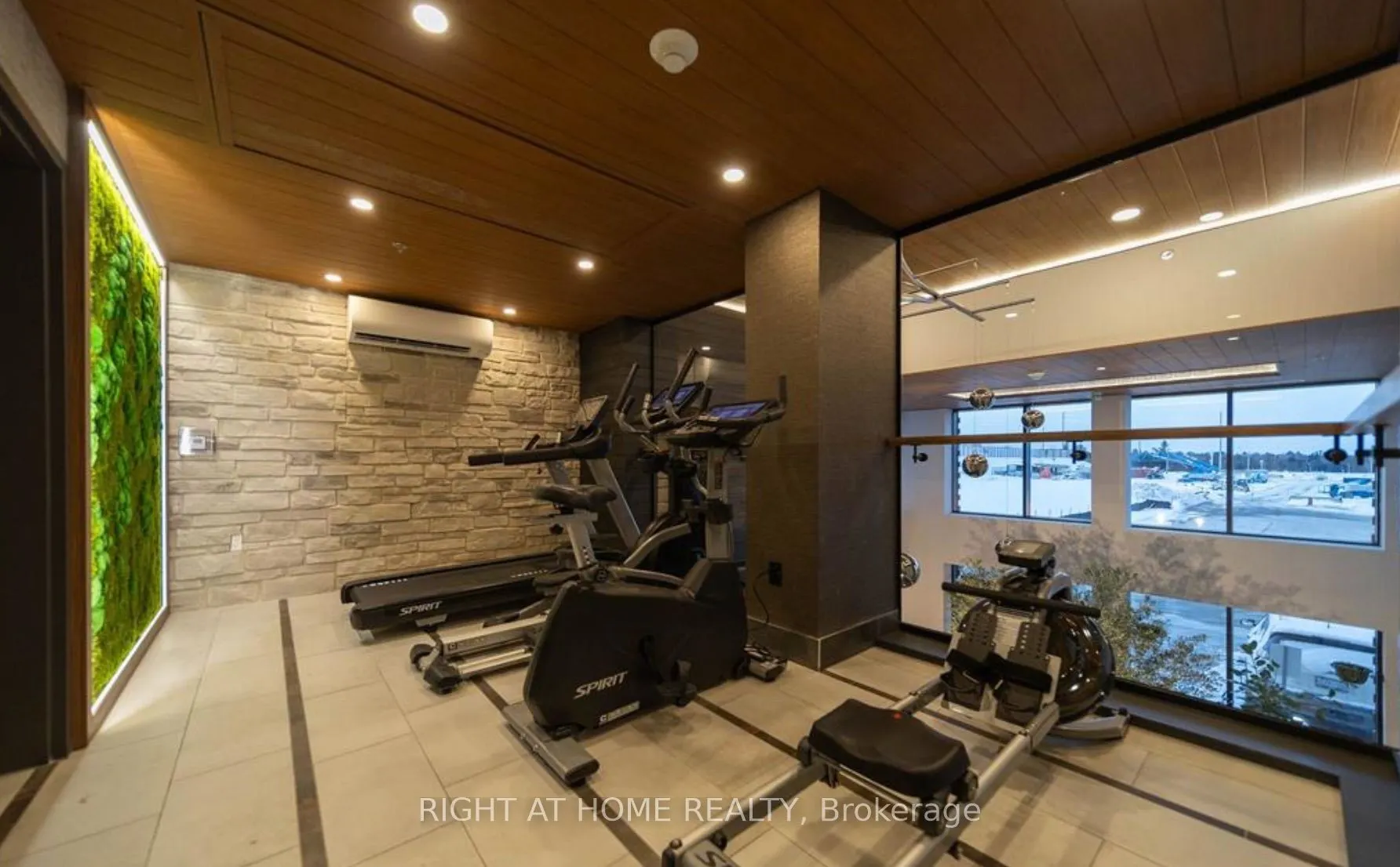 15 Kneeshaw Drive #102