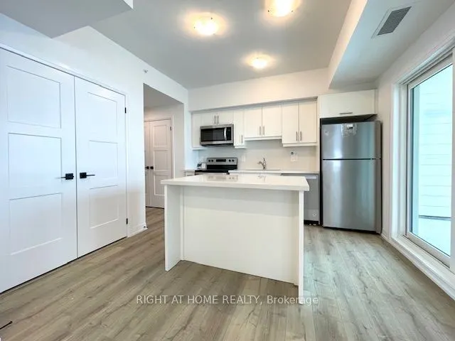 15 Kneeshaw Drive #102