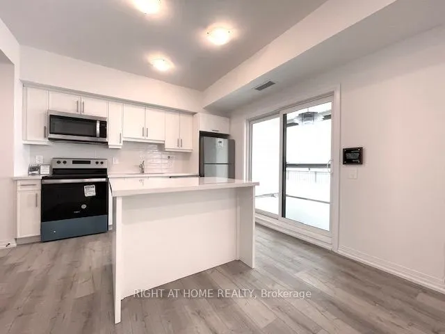 15 Kneeshaw Drive #102