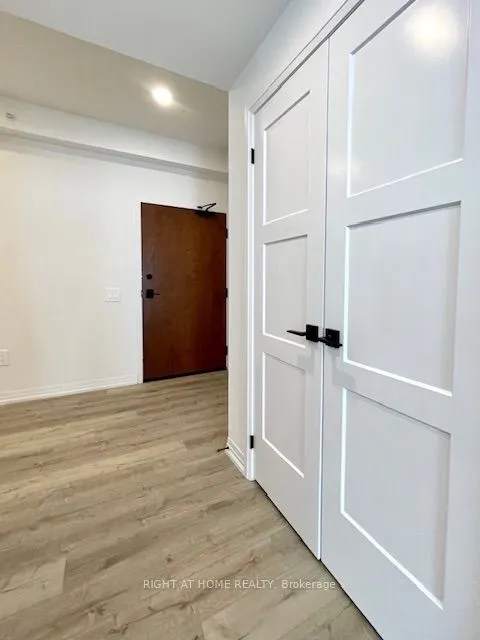 15 Kneeshaw Drive #102